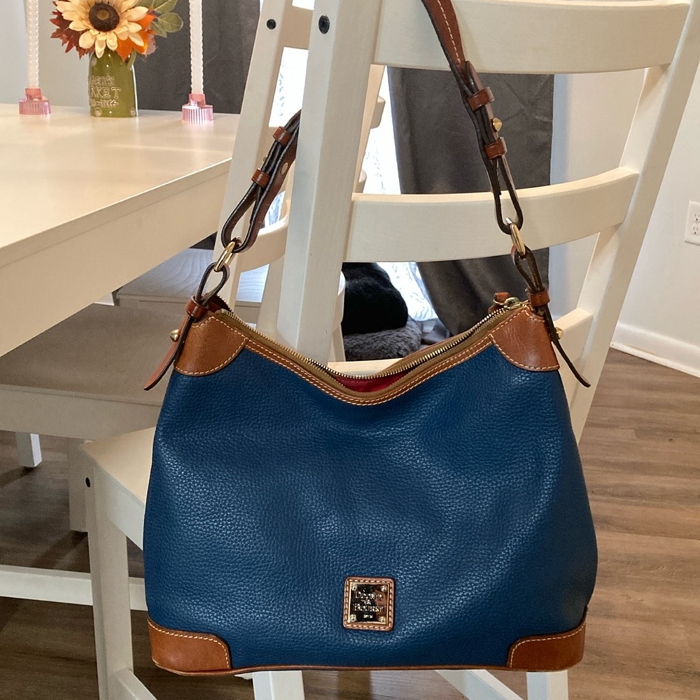 Excellent condition Dooney and Bourke hobo bag in midnight blue